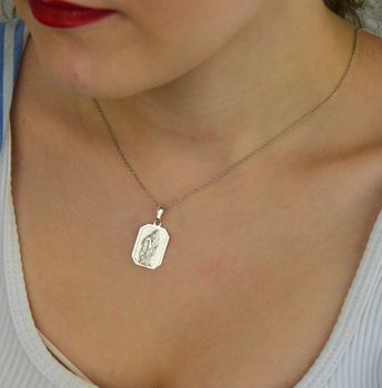 Elegancki medalik srebrny 925 ze Świętym Florianem DIA-ZAW-13738-925. Wymiary 15×25 mm, krawatka 8 mm, waga 2,6 g. Idealny religijny amulet lub prezent (4).JPG