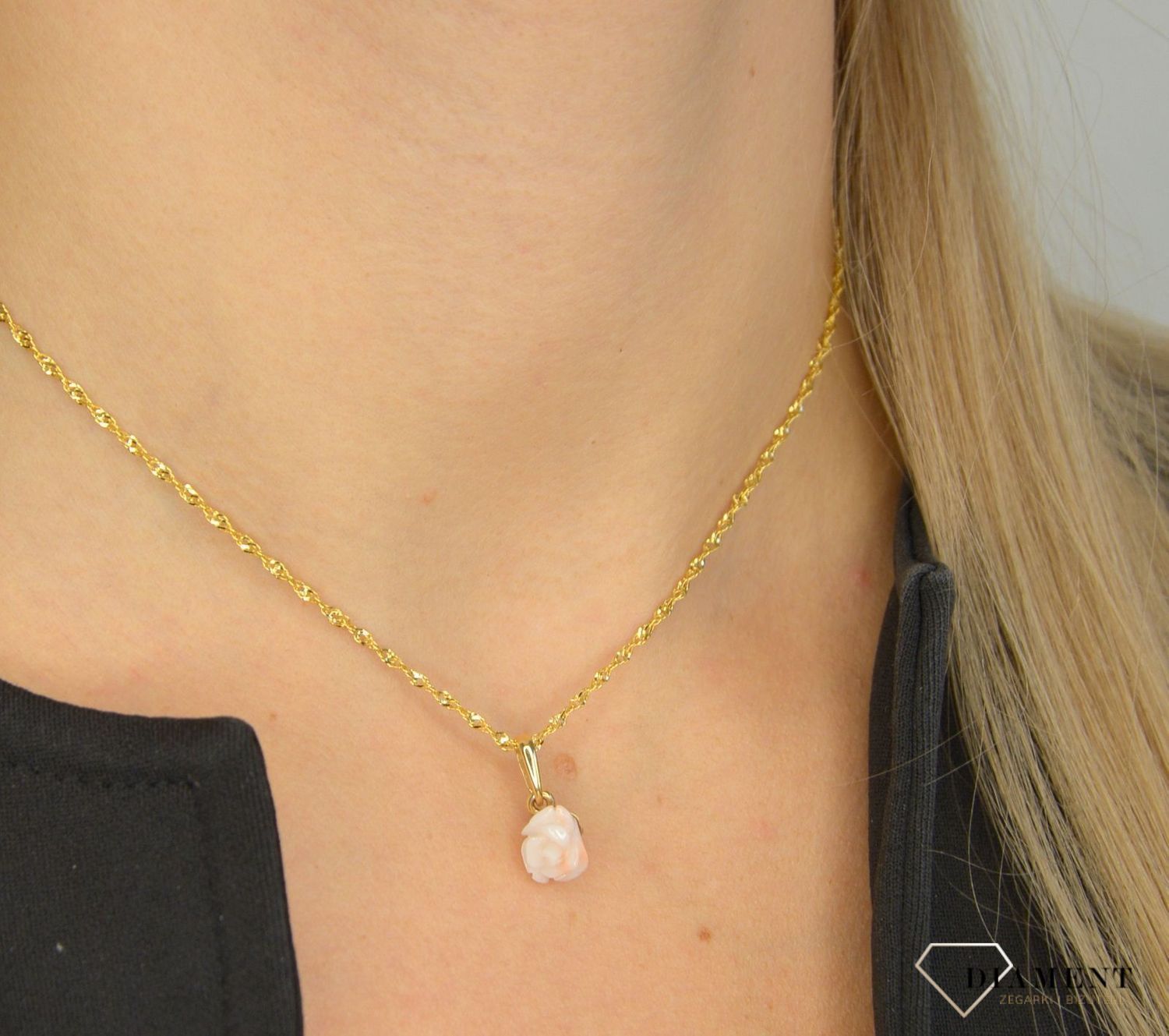 Złota zawieszka 585 koralowa różyczka DIA-ZAW-1374-585.jpg