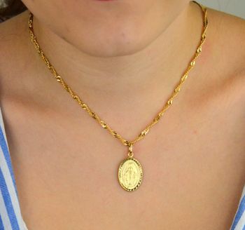 Zawieszka złota damska DIA-ZAW-13746-585 – Matka Boska Cudowna. Wymiary 3,2 cm x 1,6 cm, waga 1,81 g. Elegancka biżuteria religijna, idealna na prezent (2).JPG