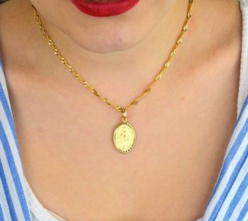 Zawieszka złota damska DIA-ZAW-13746-585 – Matka Boska Cudowna. Wymiary 3,2 cm x 1,6 cm, waga 1,81 g. Elegancka biżuteria religijna, idealna na prezent (3).JPG