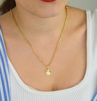 Złota zawieszka damska próby 585 w formie szkaplerza, model DIA-ZAW-13747-585. Długość z oczkiem 2,0 cm, szerokość 8 mm, waga 1,14 g. Elegancka biżuteria o symbolicznym znaczeniu – idealna na prezent (2).JPG