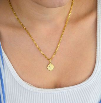 Złota zawieszka damska próby 585 w formie szkaplerza, model DIA-ZAW-13747-585. Długość z oczkiem 2,0 cm, szerokość 8 mm, waga 1,14 g. Elegancka biżuteria o symbolicznym znaczeniu – idealna na prezent (3).JPG