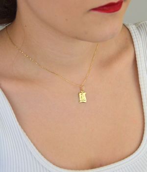 Zawieszka złota DIA-ZAW-13751-585 – medalik Matka Boska z Dzieciątkiem. Wymiary 1,9 cm x 1,0 cm, waga 0,50 g. Subtelna i elegancka biżuteria religijna, idealna na prezent (2).JPG