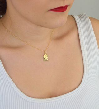 Zawieszka złota DIA-ZAW-13751-585 – medalik Matka Boska z Dzieciątkiem. Wymiary 1,9 cm x 1,0 cm, waga 0,50 g. Subtelna i elegancka biżuteria religijna, idealna na prezent (3).JPG