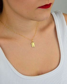 Zawieszka złota DIA-ZAW-13751-585 – medalik Matka Boska z Dzieciątkiem. Wymiary 1,9 cm x 1,0 cm, waga 0,50 g. Subtelna i elegancka biżuteria religijna, idealna na prezent (4).JPG