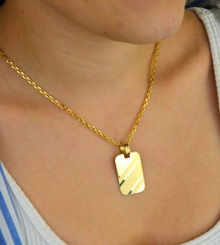 Zawieszka złota próba 585 DIA-ZAW-13752-585 – elegancka blaszka z wzorem i gładką powierzchnią idealną na grawer. Wymiary 3,5 cm x 2,0 cm, waga 3,05 g. Idealna na prezent (1).JPG