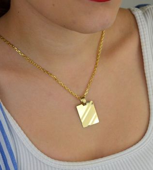 Zawieszka złota próba 585 DIA-ZAW-13753-585 – prostokątna blaszka z satynowym wzorem i gładką powierzchnią do graweru. Wymiary 3,2 cm x 2,0 cm, waga 3,04 g. Idealna na prezent (4).JPG