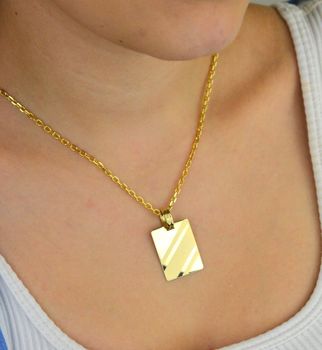 Zawieszka złota próba 585 DIA-ZAW-13753-585 – prostokątna blaszka z satynowym wzorem i gładką powierzchnią do graweru. Wymiary 3,2 cm x 2,0 cm, waga 3,04 g. Idealna na prezent (5).JPG