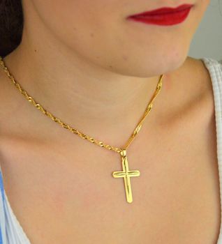 Zawieszka złota DIA-ZAW-13757-585 – krzyż zdobiony wzorem. Wymiary 4,0 cm x 2,2 cm, waga 2,06 g. Elegancka i dekoracyjna biżuteria religijna, idealna na prezent (1).JPG