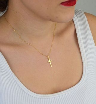 Zawieszka złota DIA-ZAW-13760-585 – gładki krzyżyk. Wymiary 2,3 cm x 1,0 cm, waga 0,40 g. Subtelna i klasyczna biżuteria religijna, idealna na prezent (2).JPG