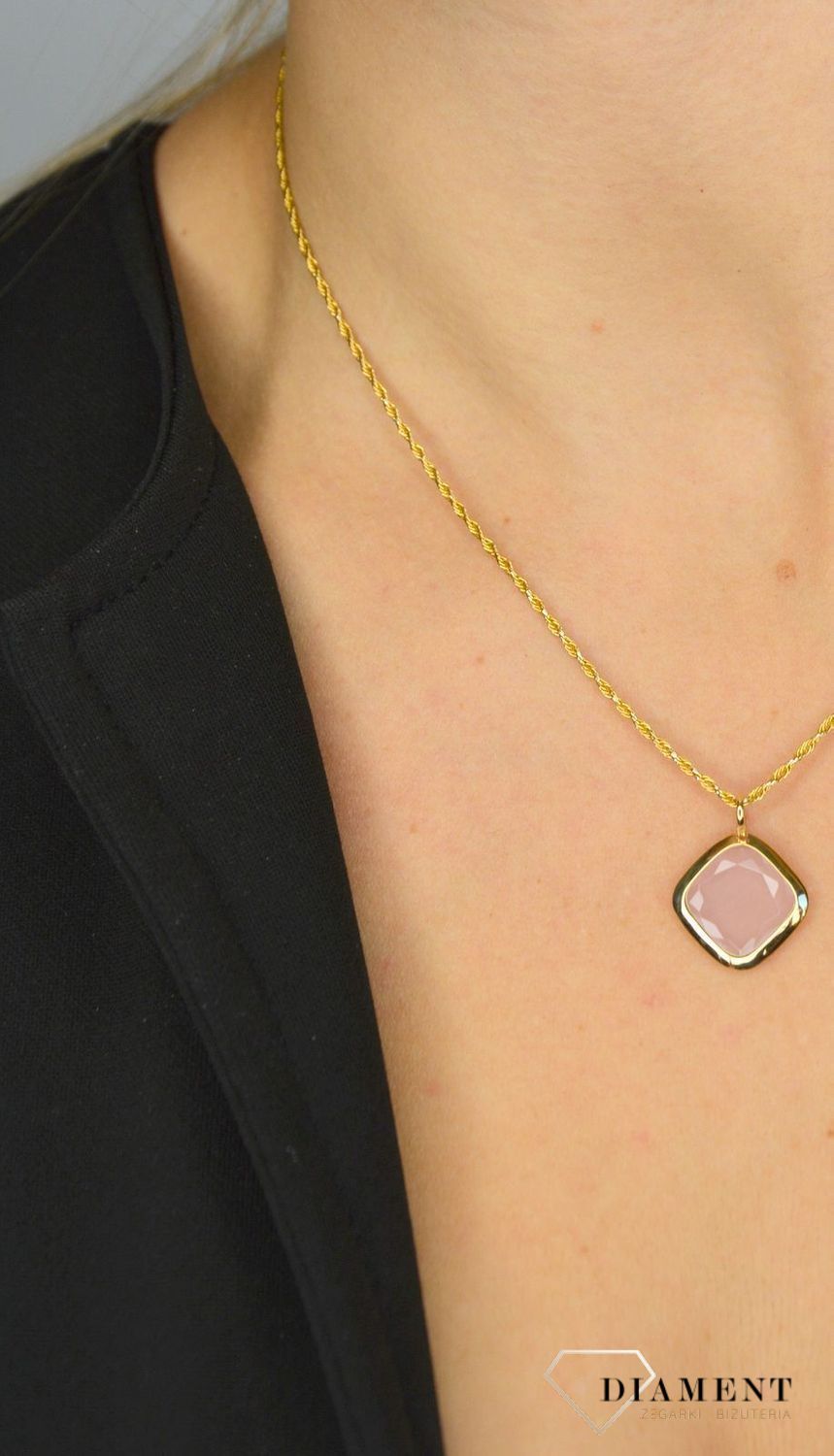 Złota zawieszka 585 kwarc różowy w kwadracie DIA-ZAW-1382-585.jpg
