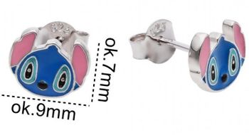 Srebrne kolczyki Stich próby 925, rodowane i emaliowane w kolorach różowym, białym i niebieskim. Urocze kolczyki na sztyfcie – idealne na prezent.2.jpg