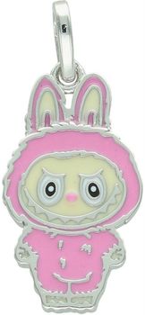 Zawieszka srebrna próby 925 w kształcie laleczki Labubu, zdobiona różową emalią. Model DIA-ZAW-13904-925, długość z oczkiem 3,0 cm, szerokość 1,3 cm, waga 3,00 g. Bajkowy i kolorowy prezent 1.jpg