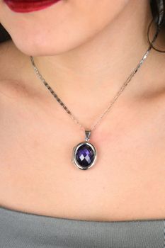 zawieszka srebrna 925 DIA-ZAW-13907-925 owalna otwierana cyrkonia fioletowa elegancka (2).jpg