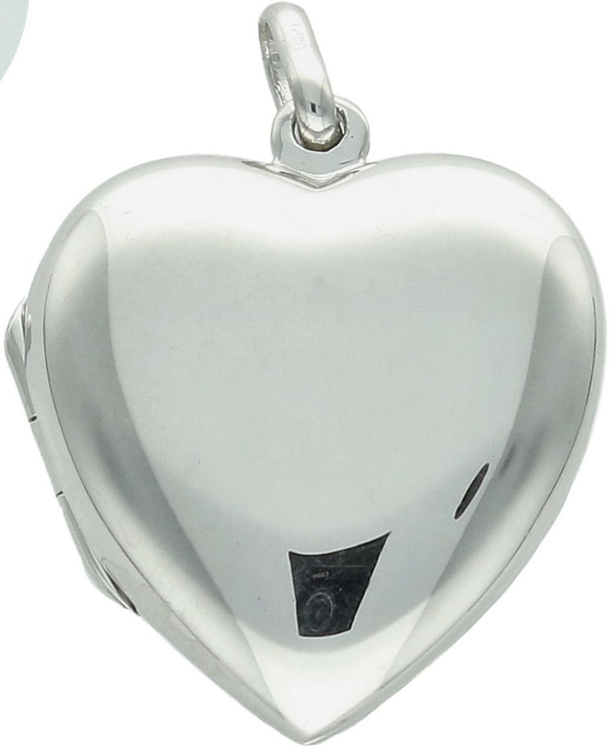 Zawieszka srebrna próby 925 w kształcie gładkiego serca. Model DIA-ZAW-13908-925, długość z oczkiem 3,0 cm, szerokość 2,2 cm, waga 4,99 g. Elegancki i ponadczasowy dodatek do łańcuszka.1.jpg