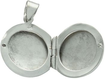 Zawieszka damska srebrna DIA-ZAW-13911-925 wykonana ze srebra próby 925. Okrągła, gładka forma w kształcie puzderka – długość 3 cm, szerokość 2 cm, waga 4,8 g. Klasyczna elegancja 2.jpg