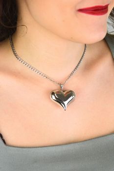 zawieszka srebrna 925 DIA-ZAW-13913-925 duże serce wypukłe elegancka (2).jpg