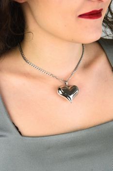 zawieszka srebrna 925 DIA-ZAW-13913-925 duże serce wypukłe elegancka (4).jpg