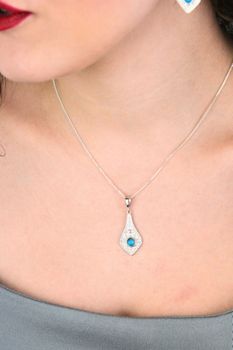 Zawieszka srebrna 925 z turkusem – geometryczna  DIA-ZAW-13996-925  Elegancka biżuteria damska (1).jpg