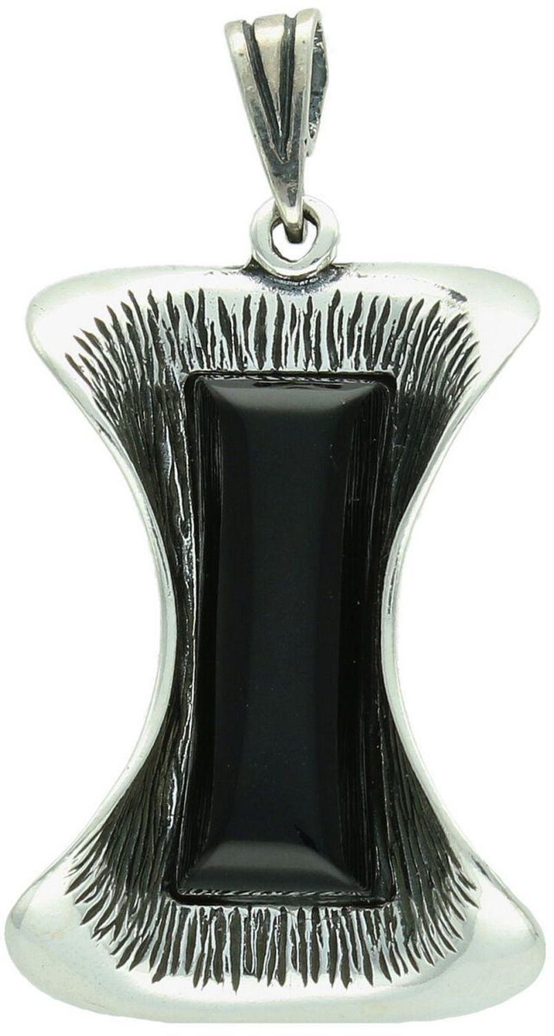 Elegancka zawieszka srebrna próby 925 w kształcie prostokąta, zdobiona naturalnym onyksowym kamieniem. Model DIA-ZAW-13997-925, długość 4,2 cm, szerokość 2,5 cm, waga 6,60 g.1.jpg