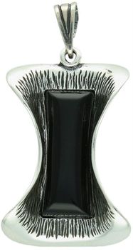 Elegancka zawieszka srebrna próby 925 w kształcie prostokąta, zdobiona naturalnym onyksowym kamieniem. Model DIA-ZAW-13997-925, długość 4,2 cm, szerokość 2,5 cm, waga 6,60 g.1.jpg