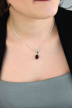 Srebrna zawieszka z bursztynem. Elegancka biżuteria z naturalnym bursztynem (1).jpg