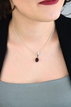 Srebrna zawieszka z bursztynem. Elegancka biżuteria z naturalnym bursztynem (2).jpg