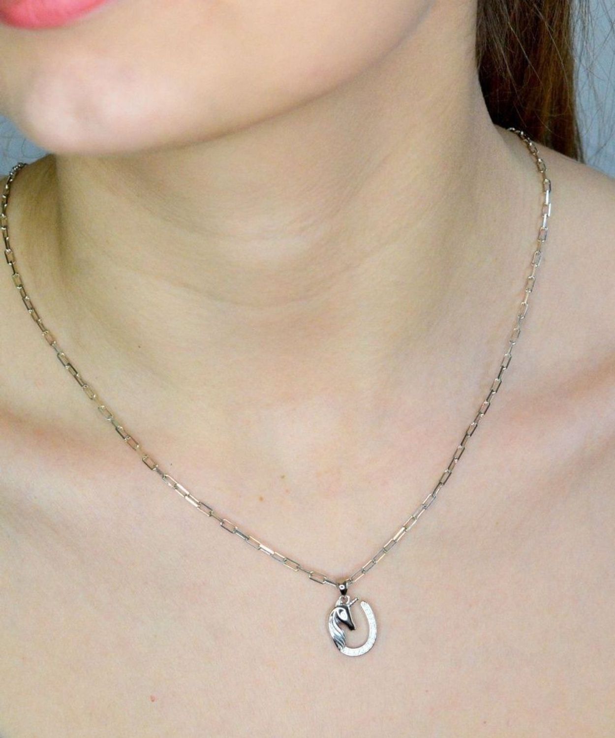 Srebrna zawieszka z jednorożcem – podkowa z cyrkoniami, biżuteria dziecięca 925 jednorożec.jpg