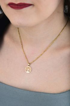 Złota zawieszka drzewko szczęścia 375 – elegancki symbol życia i równowagi (2).jpg