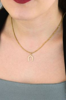 Złota zawieszka podkowa 375 – amulet szczęścia, elegancki prezent (2).jpg