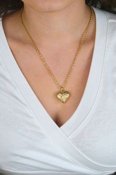 Złota Zawieszka Serce 375 Diamentowane Wypukłe  1,57 g (2).jpg