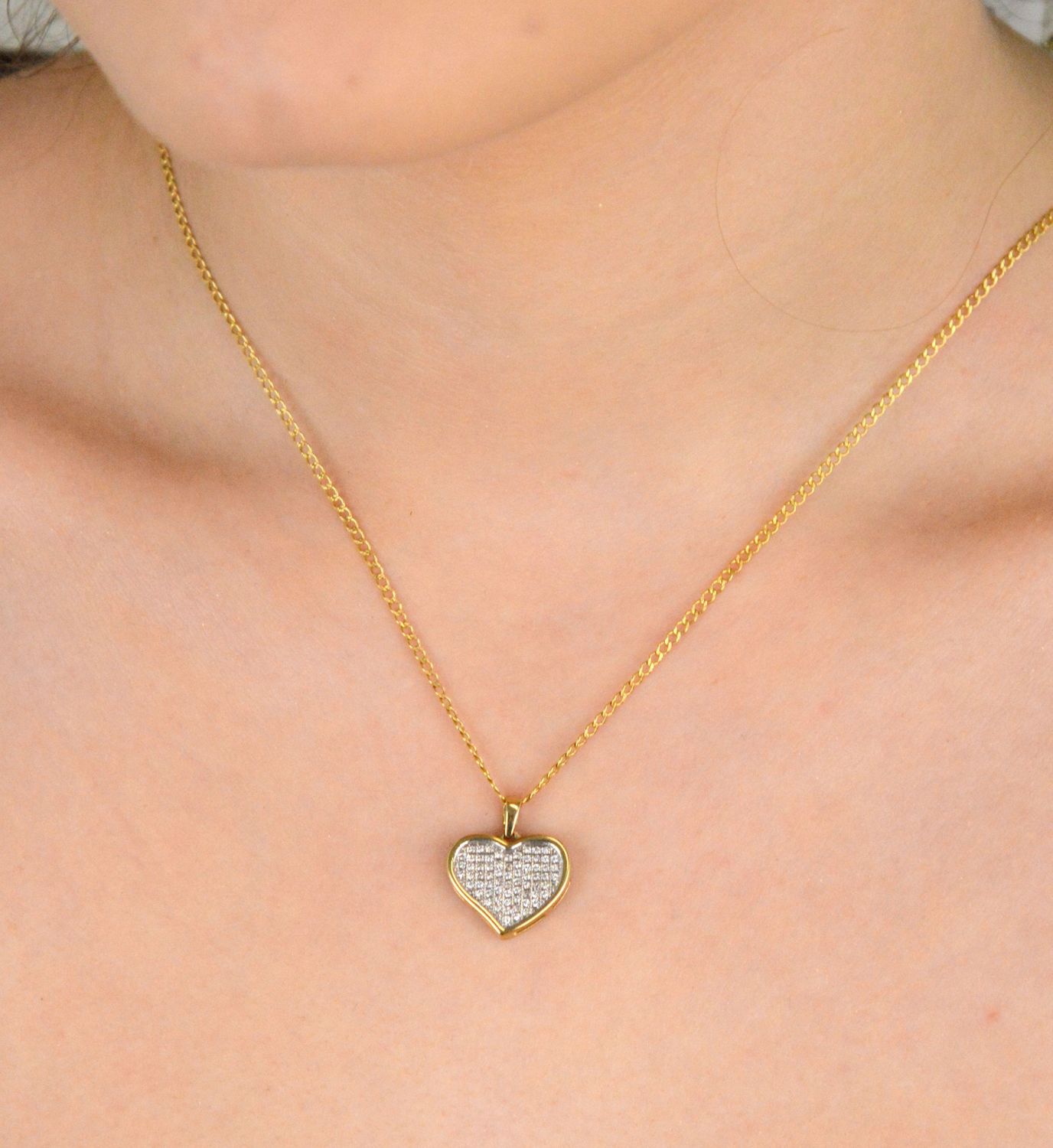 Zawieszka złota serce z cyrkoniami białymi próba 333, DIA-ZAW-1533-333 Elegancka zawieszka w kształcie sercaOzdobiona pięknymi białymi cyrkoniami1.jpg