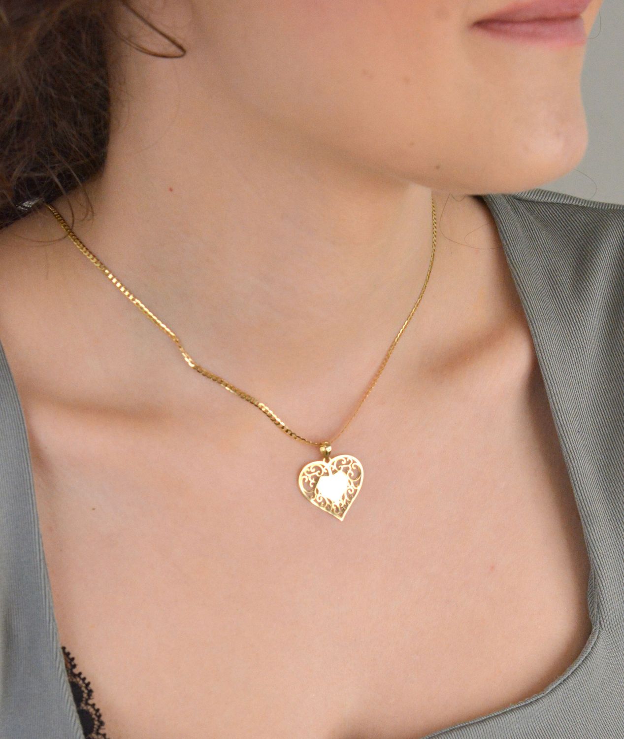 Zawieszka złota serce ażurowe próba 333, DIA-ZAW-1535-333 Elegancka złota zawieszka w kształcie ażurowego serca, wykonana z wysokiej jakości złota próby 333 1.jpg