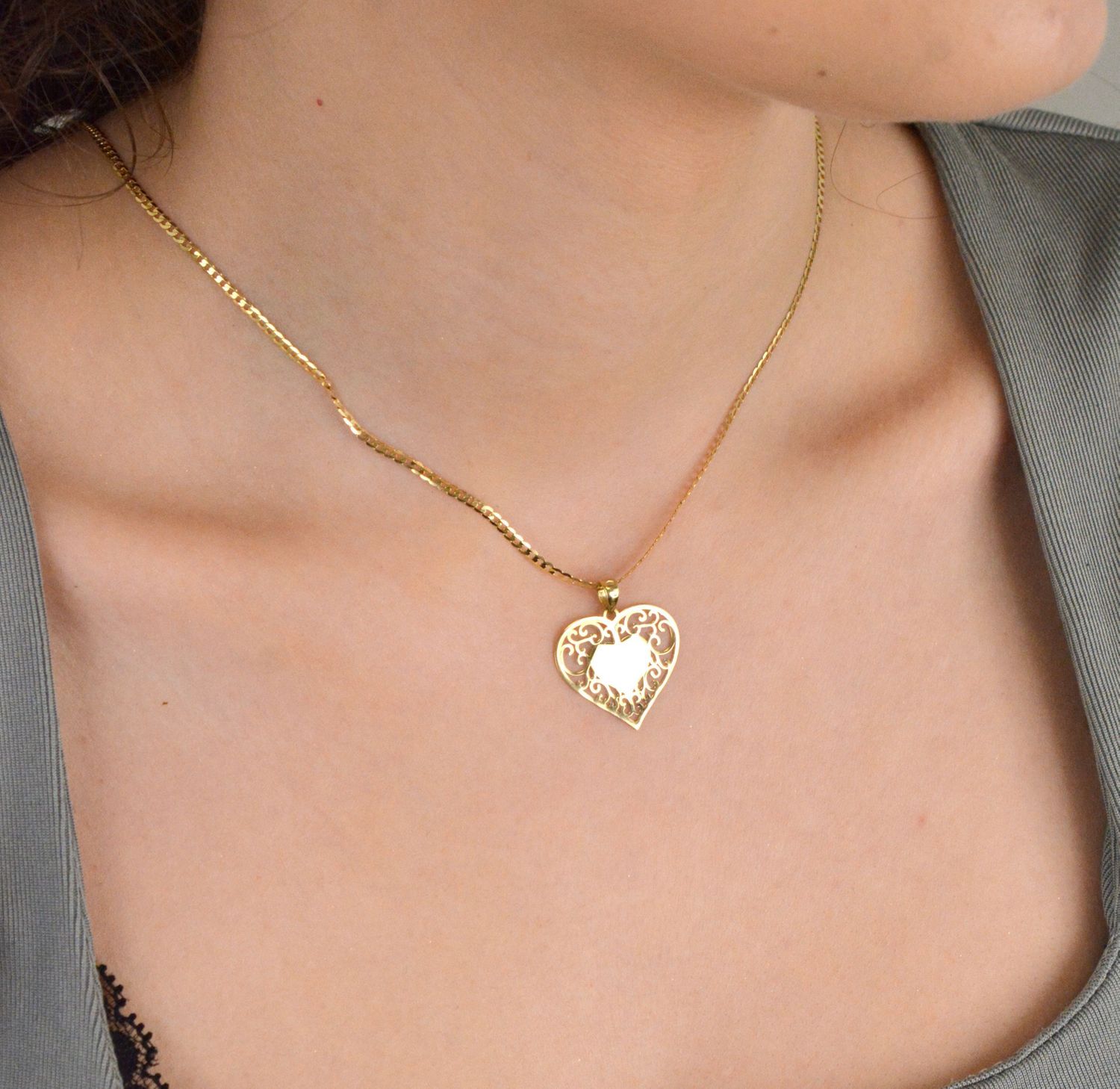 Zawieszka złota serce ażurowe próba 333, DIA-ZAW-1535-333 Elegancka złota zawieszka w kształcie ażurowego serca, wykonana z wysokiej jakości złota próby 333 1.jpg