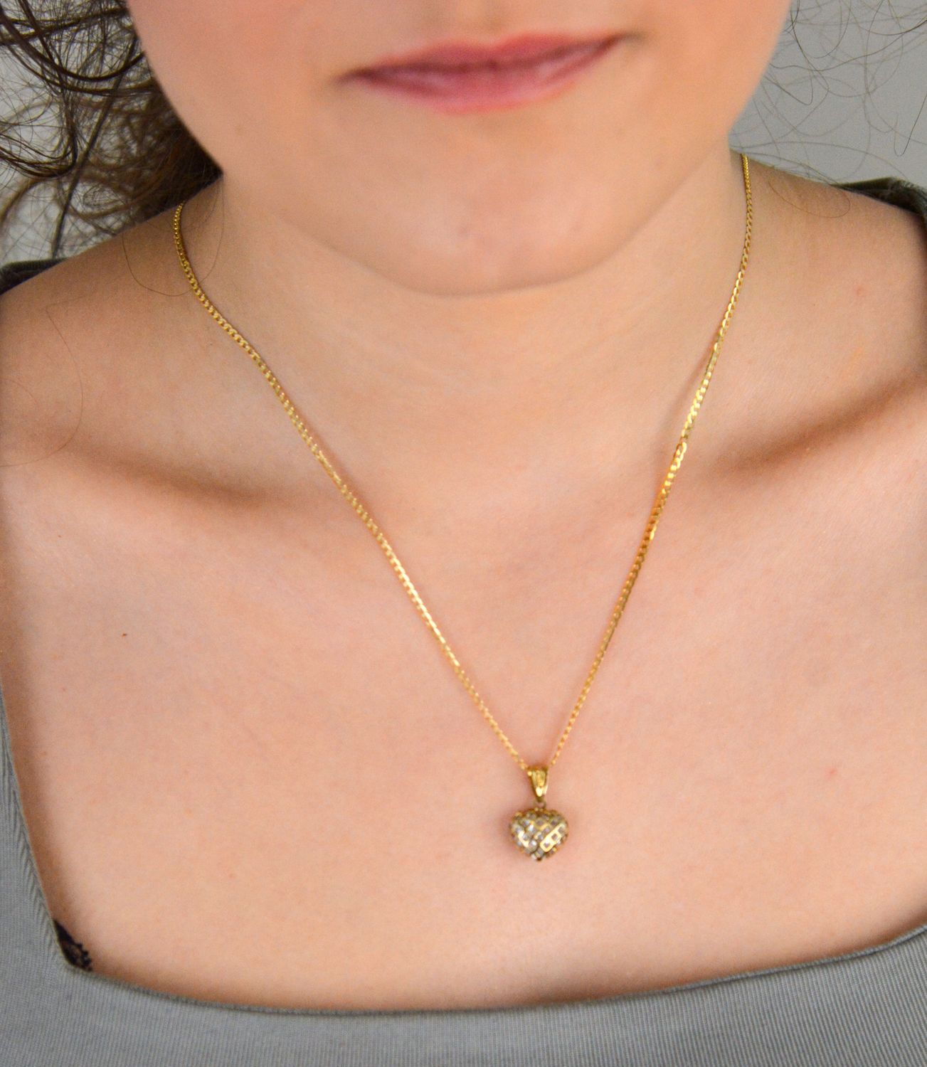 Zawieszka złota serduszko ażurowe z cyrkoniami w środku próba 333, DIA-ZAW-1536-333 Zawieszka złota w kształcie ażurowego serduszka 💖1.jpg