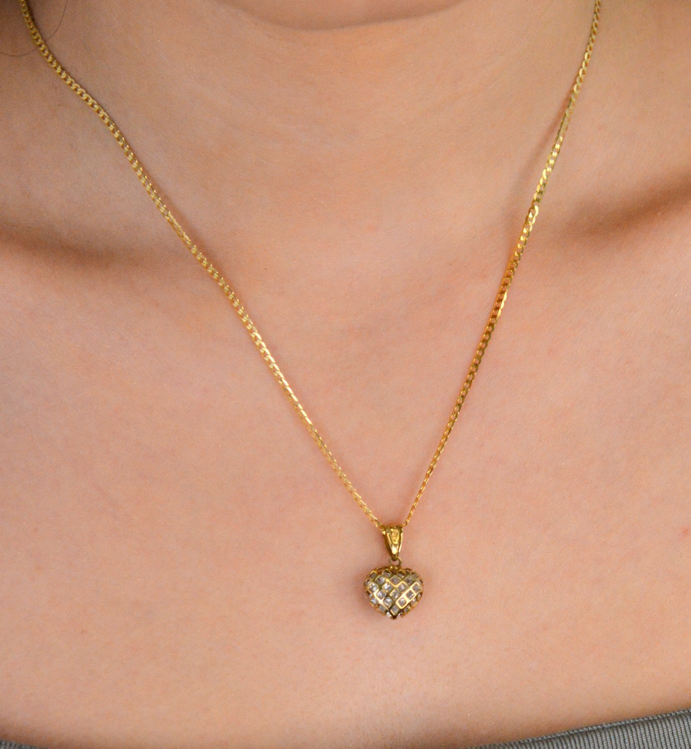 Zawieszka złota serduszko ażurowe z cyrkoniami w środku próba 333, DIA-ZAW-1536-333 Zawieszka złota w kształcie ażurowego serduszka 💖1.jpg