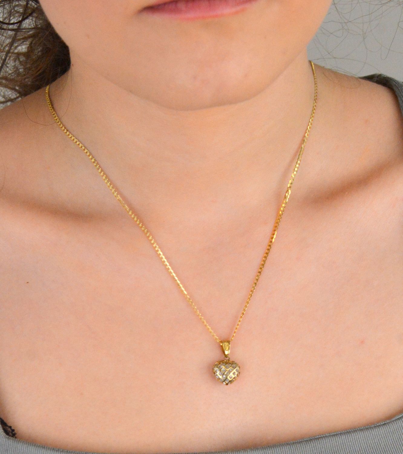 Zawieszka złota serduszko ażurowe z cyrkoniami w środku próba 333, DIA-ZAW-1536-333 Zawieszka złota w kształcie ażurowego serduszka 💖1.jpg