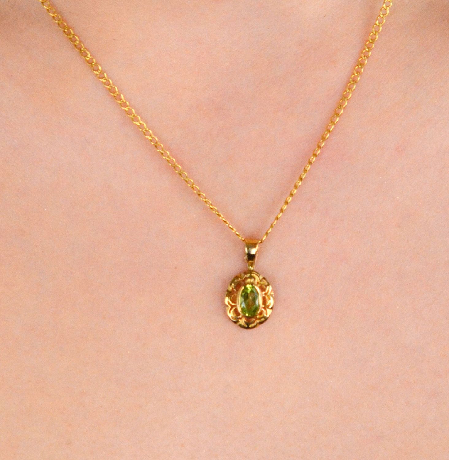 Zawieszka złota z kamieniem naturalnym oliwin nat.  cert.33 próba 333, DIA-ZAW-1545-333 💎 Zawieszka z naturalnym kamieniem oliwin 🌿, wykonana z wysokiej jakości złota próby 333 1.jpg