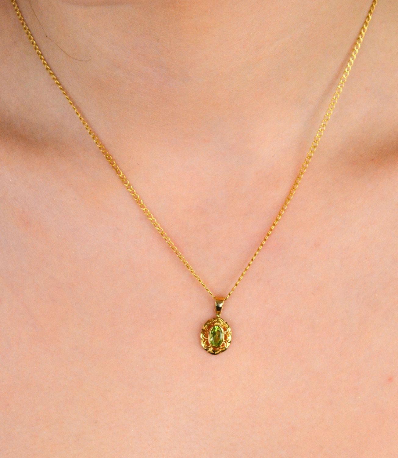 Zawieszka złota z kamieniem naturalnym oliwin nat.  cert.33 próba 333, DIA-ZAW-1545-333 💎 Zawieszka z naturalnym kamieniem oliwin 🌿, wykonana z wysokiej jakości złota próby 333 1.jpg