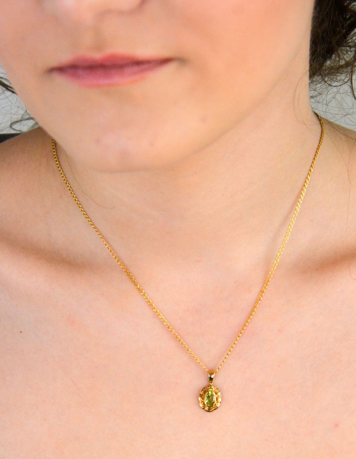 Zawieszka złota z kamieniem naturalnym oliwin nat.  cert.33 próba 333, DIA-ZAW-1545-333 💎 Zawieszka z naturalnym kamieniem oliwin 🌿, wykonana z wysokiej jakości złota próby 333 1.jpg