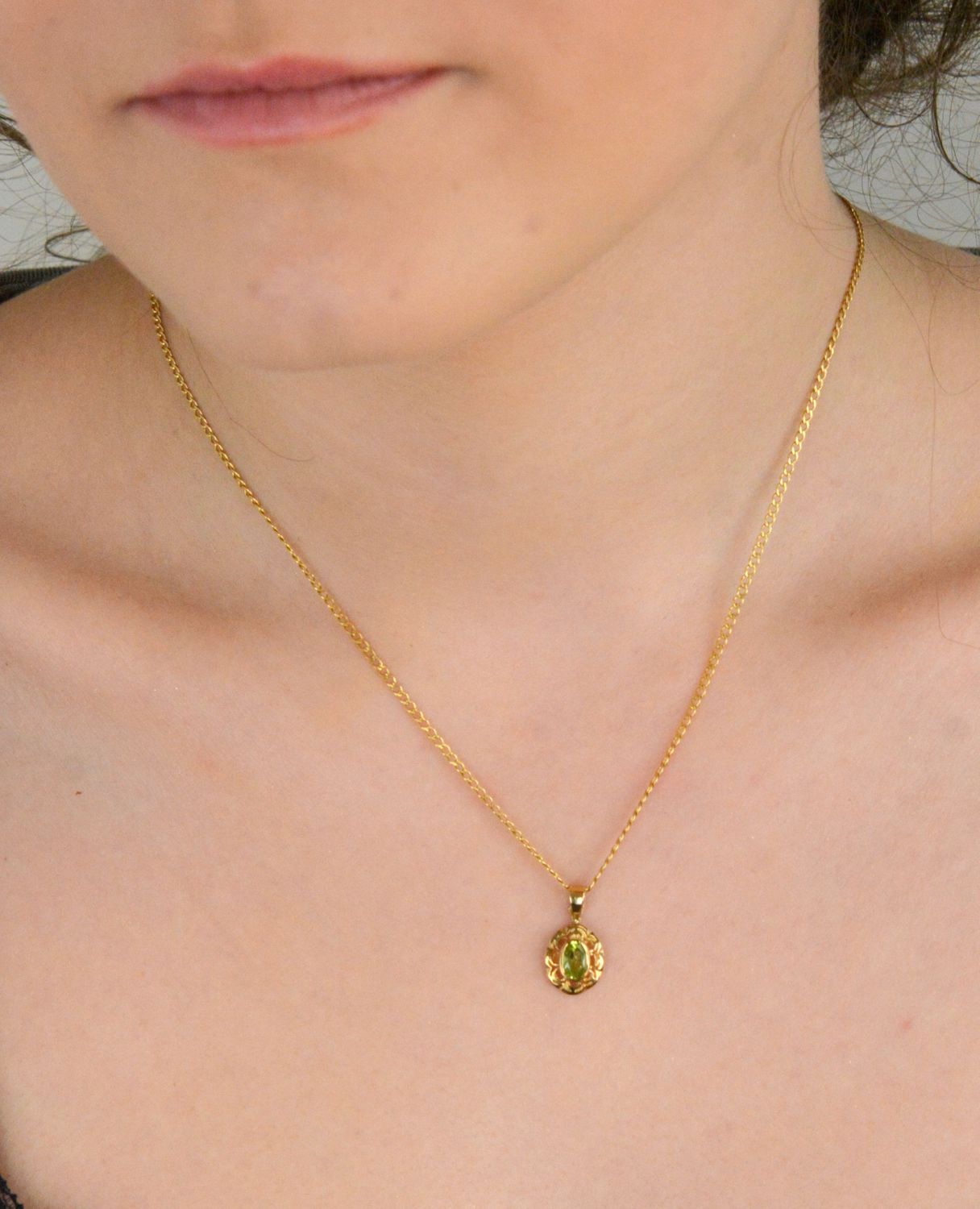 Zawieszka złota z kamieniem naturalnym oliwin nat.  cert.33 próba 333, DIA-ZAW-1545-333 💎 Zawieszka z naturalnym kamieniem oliwin 🌿, wykonana z wysokiej jakości złota próby 333 1.jpg