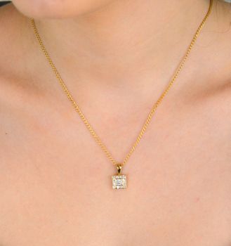 Złota zawieszka Kwadracik ozdobiony cyrkonią próba 333, DIA-ZAW-1546-333. Złota zawieszka – Kwadracik ozdobiony cyrkonią, próba 333 ✨ Daj się oczarować jej prostotą i elegancją. Zawieszka kwadrat z cyrkonią (3).JPG