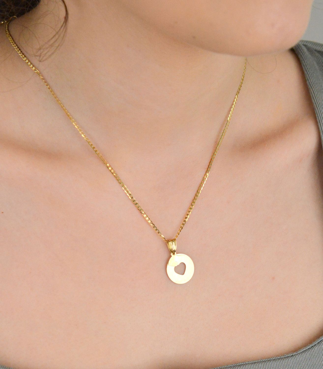 Zawieszka złota serce w kółku próba 333, DIA-ZAW-1549-333 Elegancka złota zawieszka serce w kółku (próba 333) – subtelna biżuteria idealna na prezent. Doskonała do codziennego noszenia lub na 1.jpg