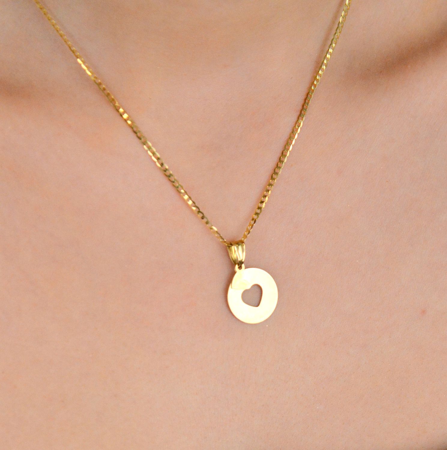 Zawieszka złota serce w kółku próba 333, DIA-ZAW-1549-333 Elegancka złota zawieszka serce w kółku (próba 333) – subtelna biżuteria idealna na prezent. Doskonała do codziennego noszenia lub na 1.jpg