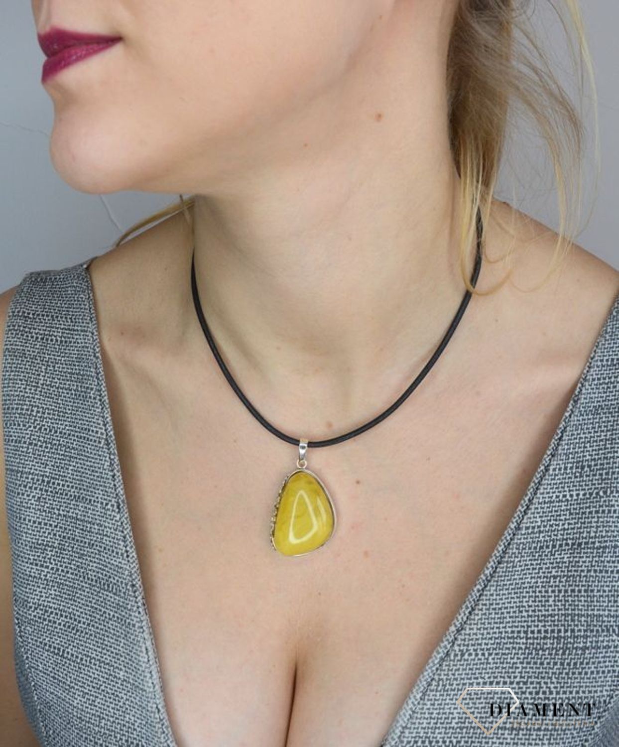 Zawieszka srebrna z bursztynem w mlecznym odcieniu DIA-ZAW-1693-925..jpg