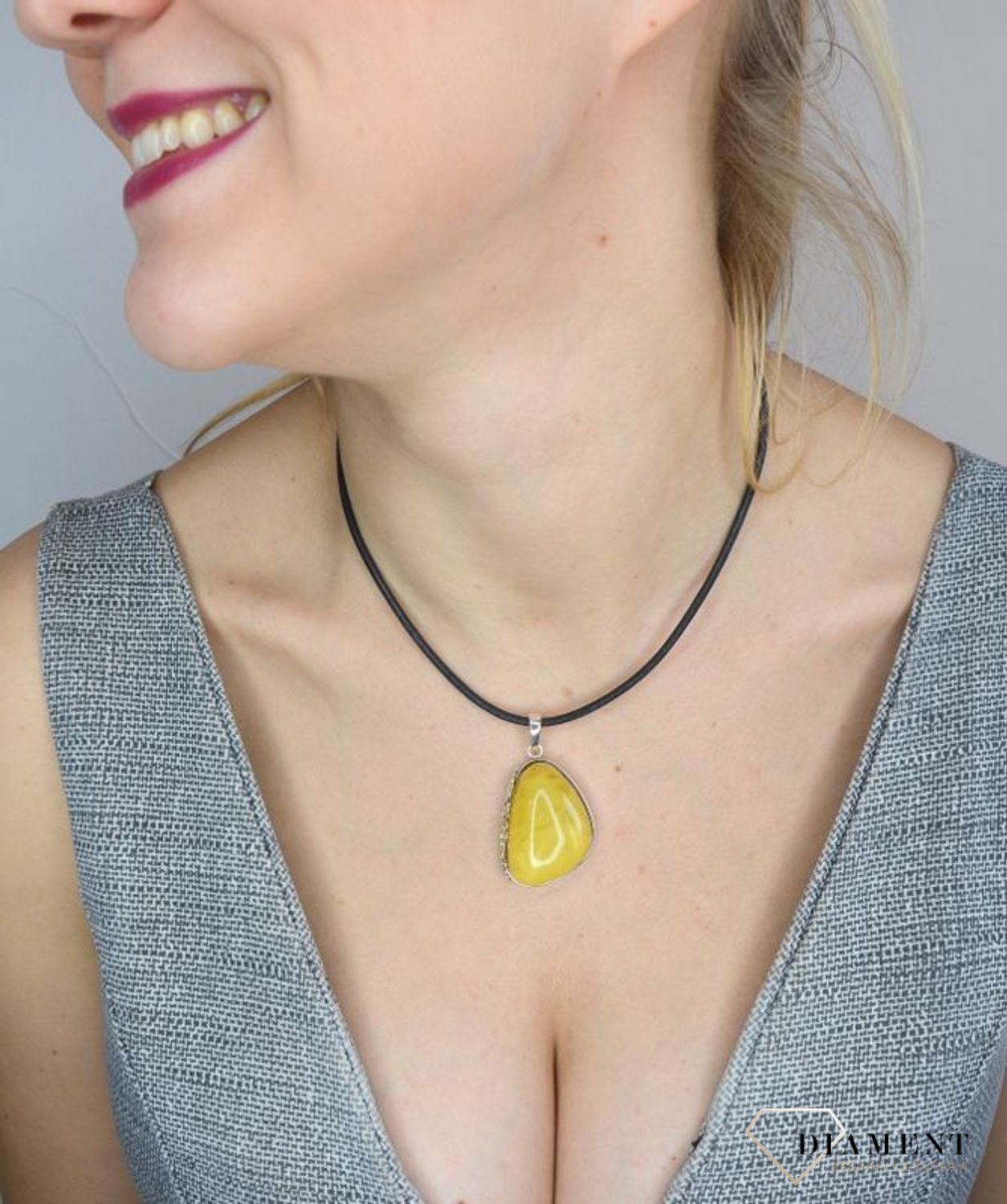 Zawieszka srebrna z bursztynem w mlecznym odcieniu DIA-ZAW-1693-925..jpg