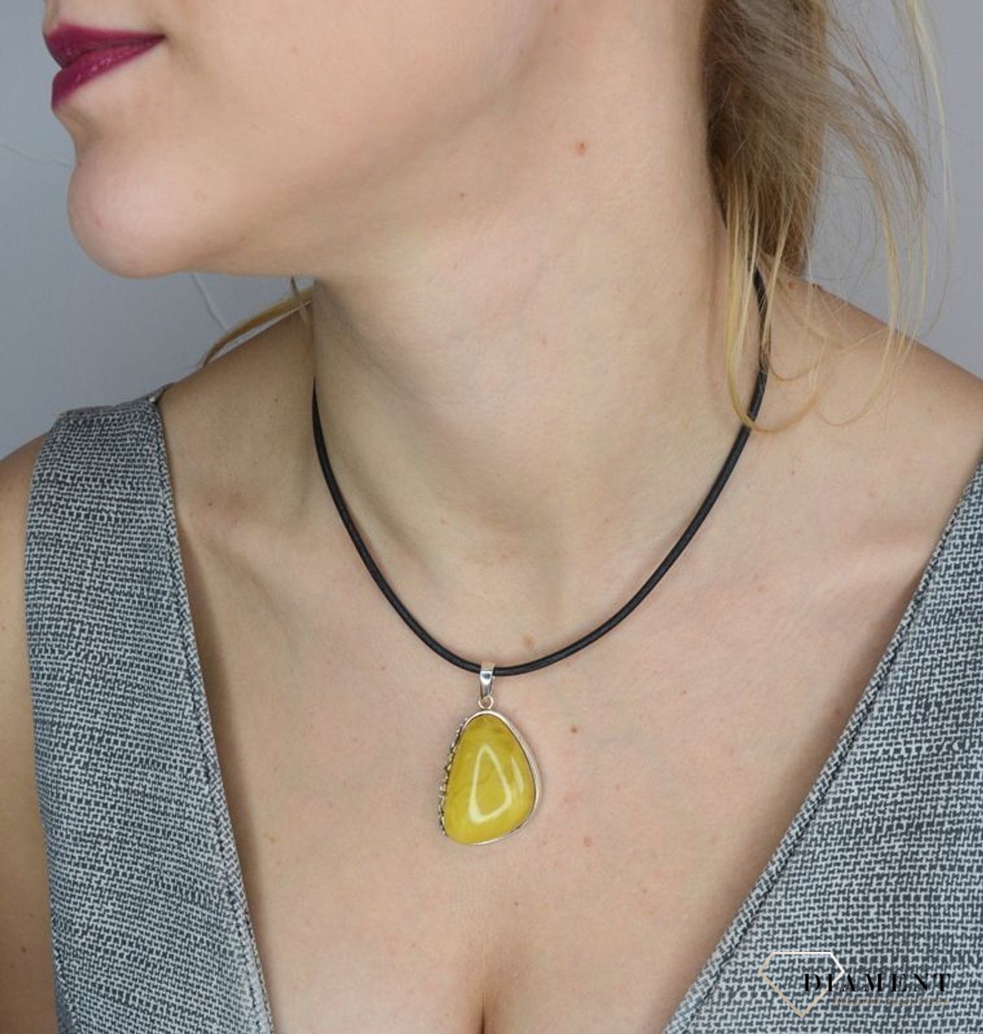 Zawieszka srebrna z bursztynem w mlecznym odcieniu DIA-ZAW-1693-925..jpg