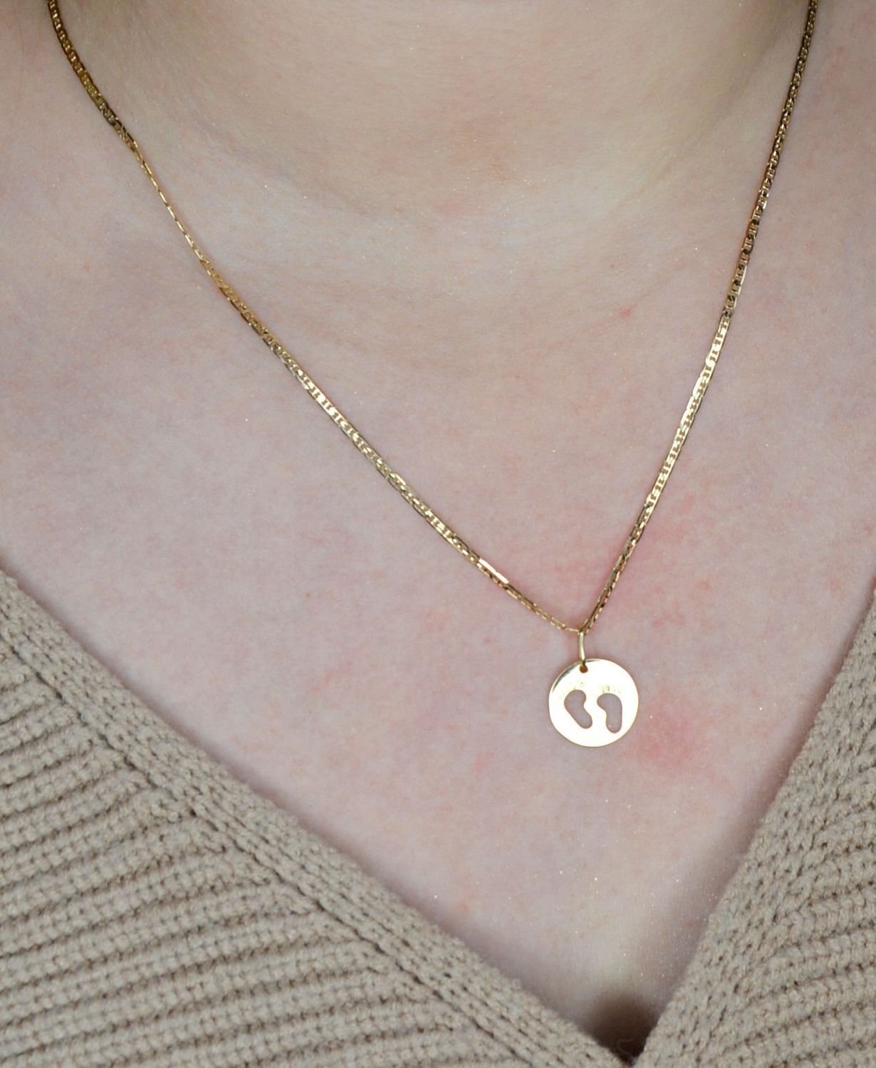 Złota zawieszka 585 stópki w kółku DIA-ZAW-1798-585.jpg