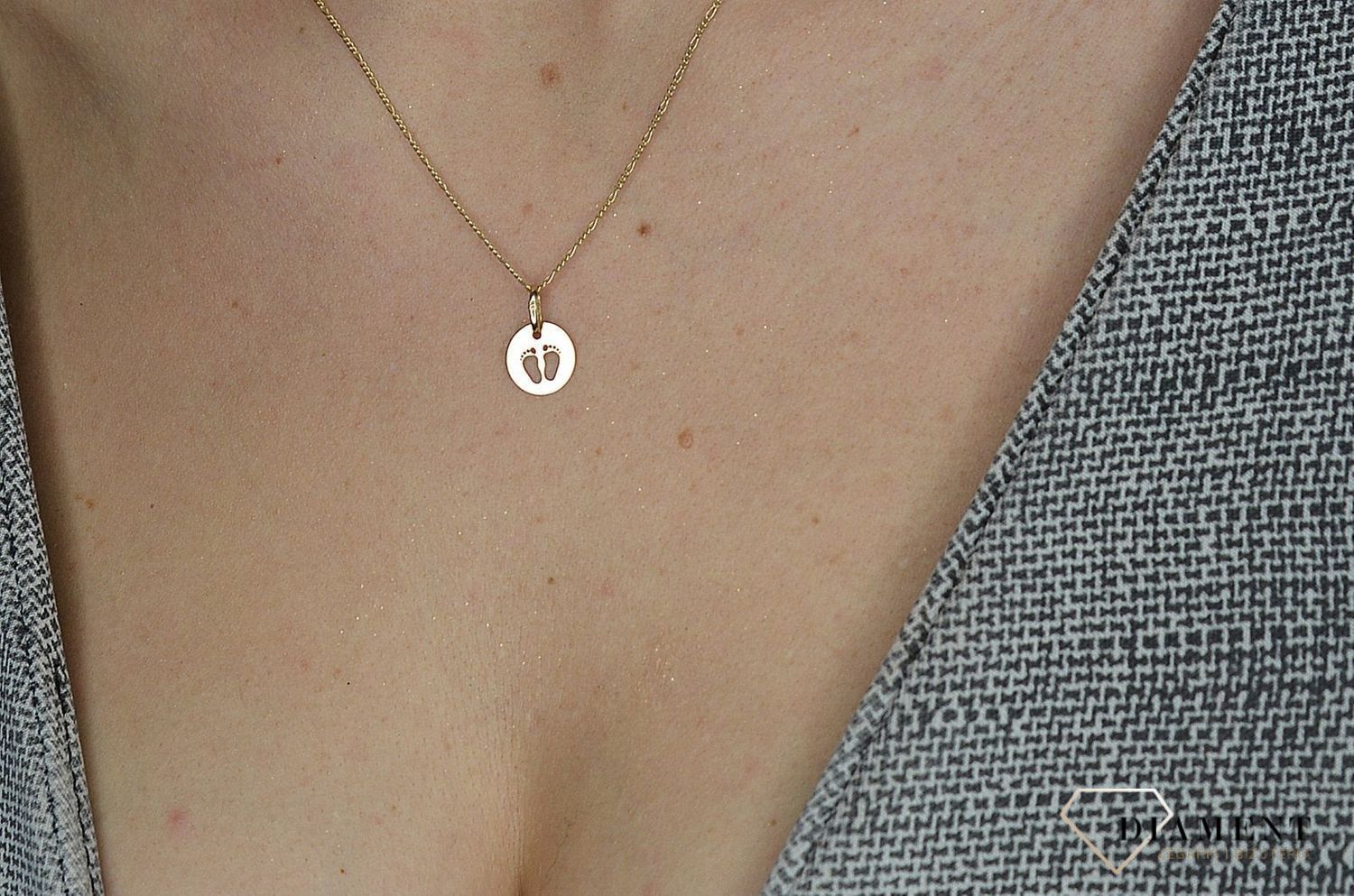 Złota zawieszka okrągła stópki 585 'Stópki dziecka' DIA-ZAW-1799-585.jpg