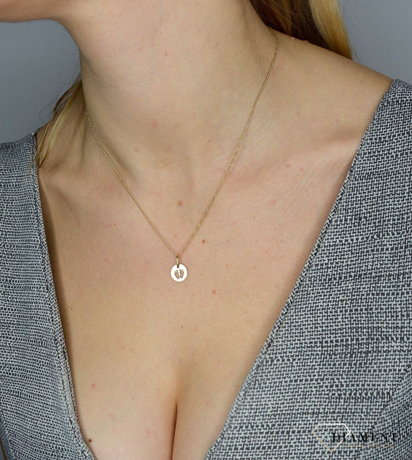 Złota zawieszka okrągła stópki 585 'Stópki dziecka' DIA-ZAW-1799-585.jpg